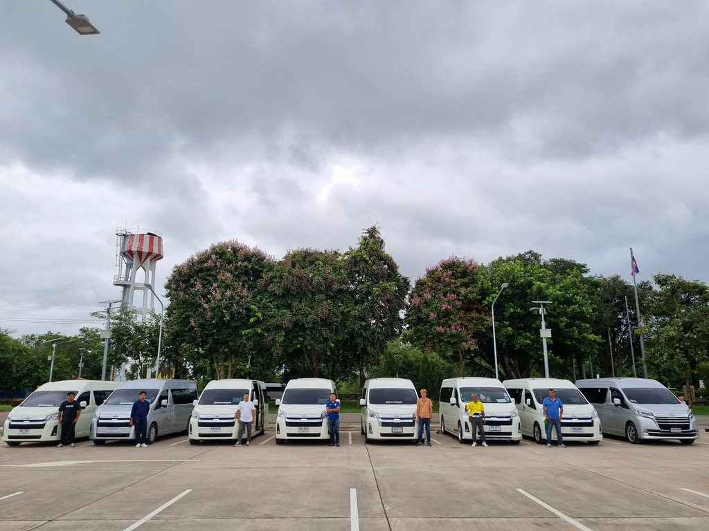 รถตู้เช่าสนามบินนครพนม พร้อมคนขับ รถตู้ VIP หลายคันให้บริการนครพนม